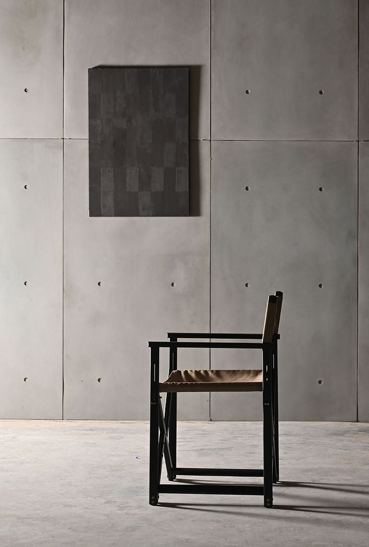 Director's Chair (Black Oak) by Taro