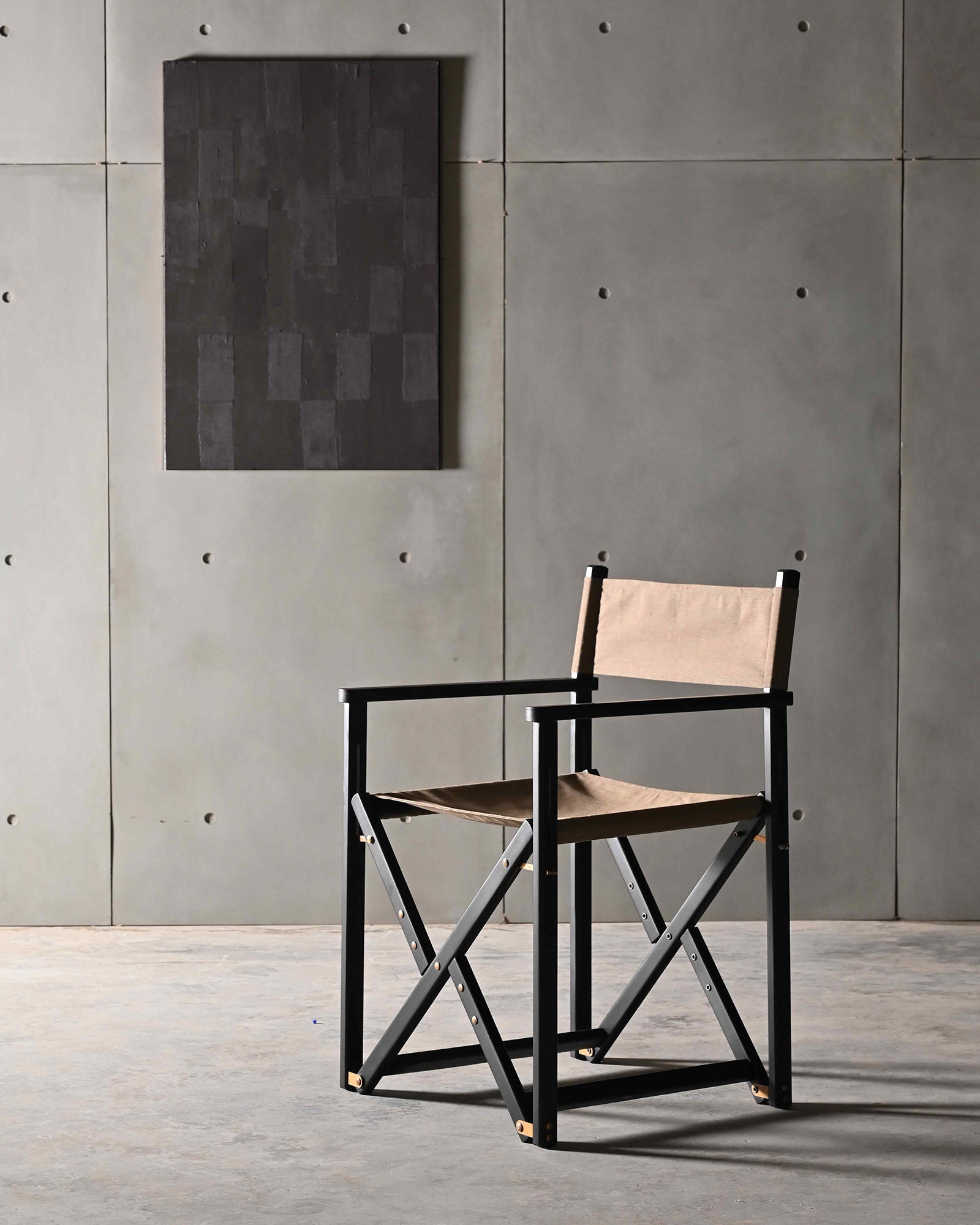 Director's Chair (Black Oak) by Taro